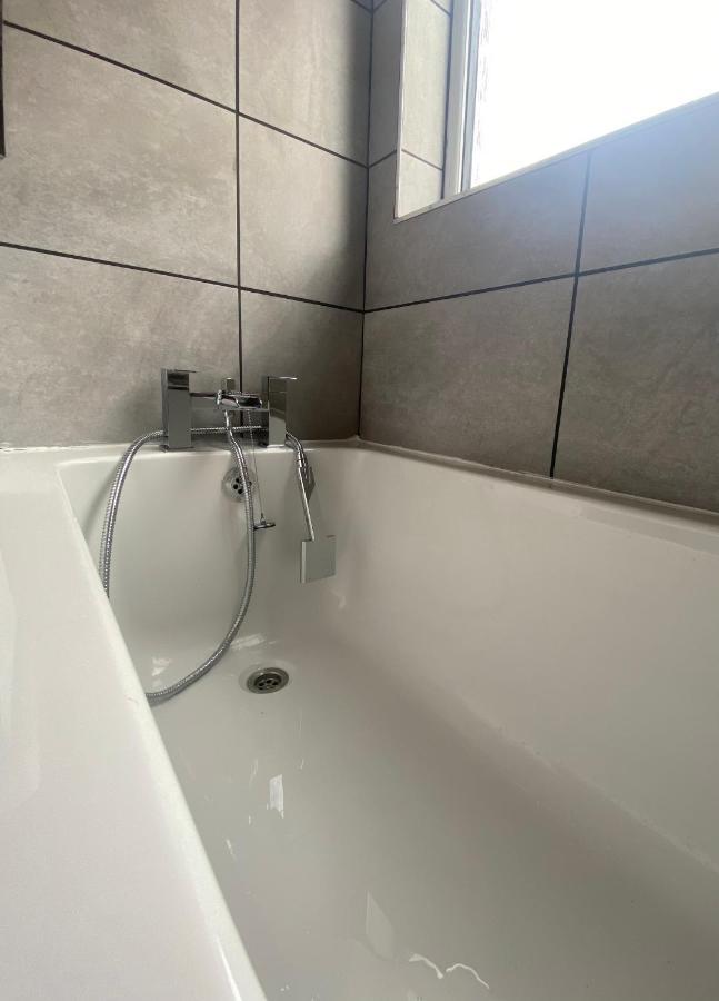 Modern 2 Bed Apartment & Free Parking Canterbury Exterior photo